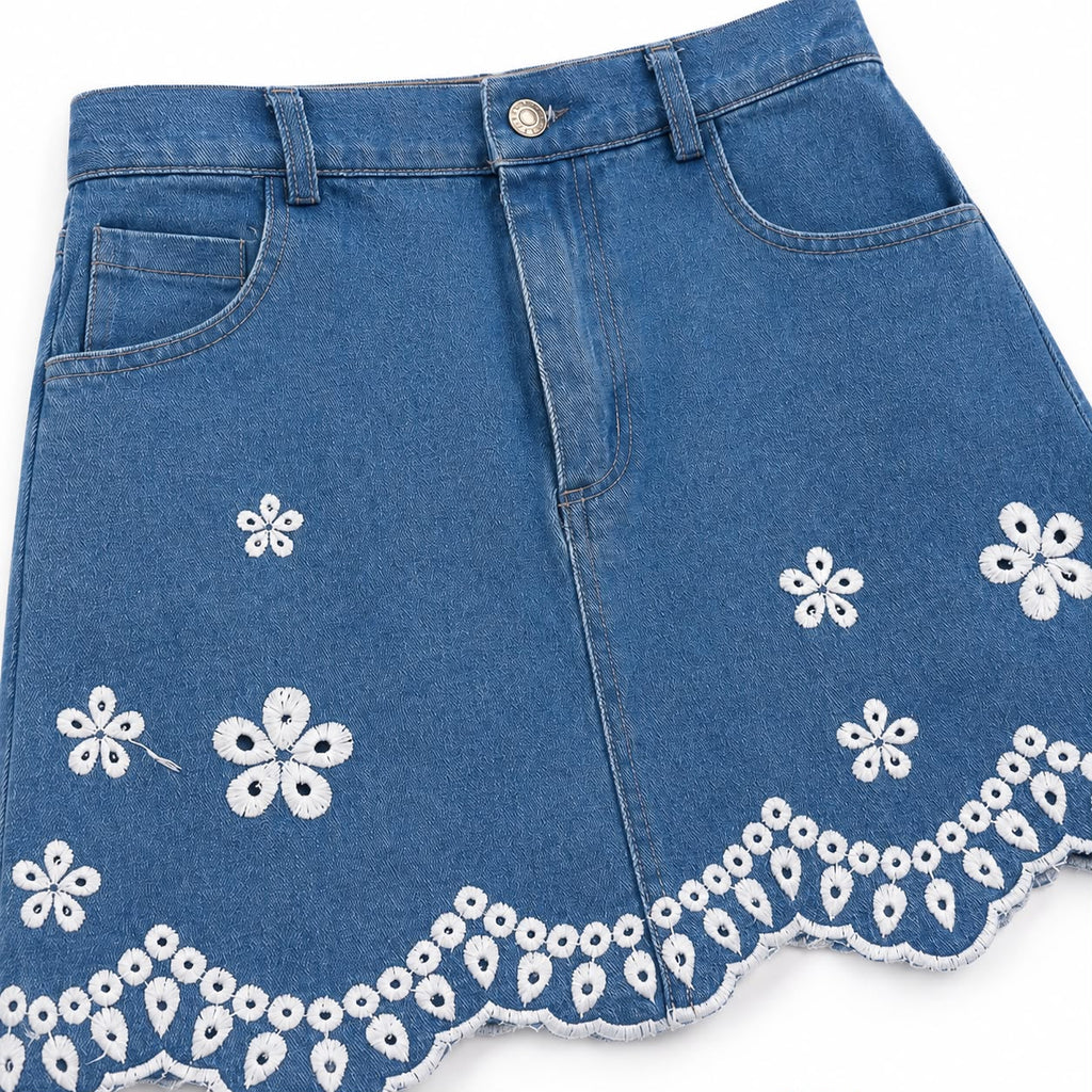 Falda con short detalles bordados