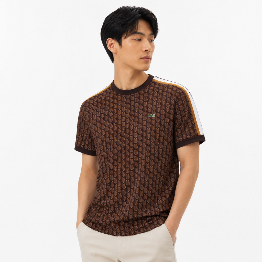 PLAYERA LACOSTE MONOGRAM CAFÉ