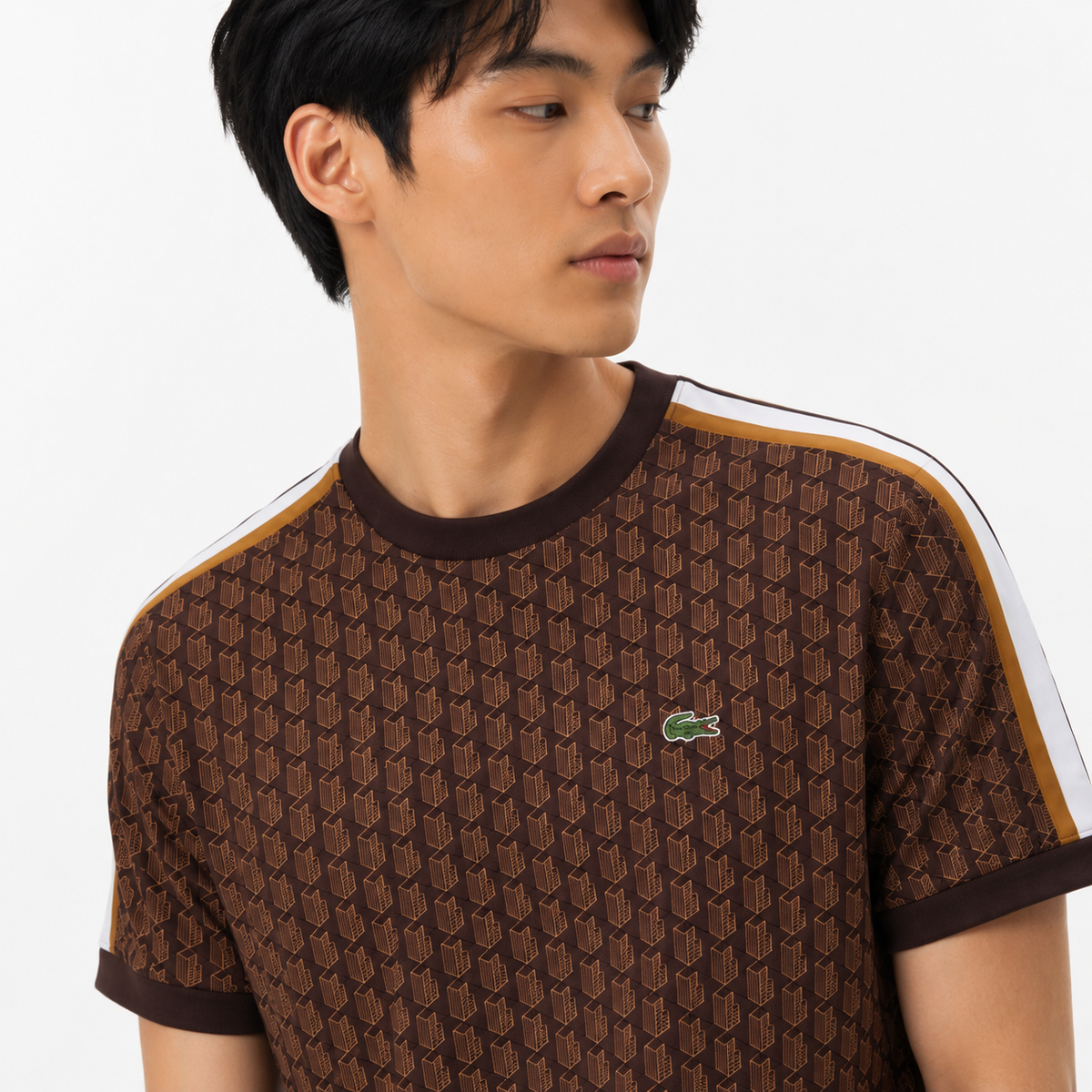 PLAYERA LACOSTE MONOGRAM CAFÉ