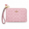 Muñequera Coach Blush Charm